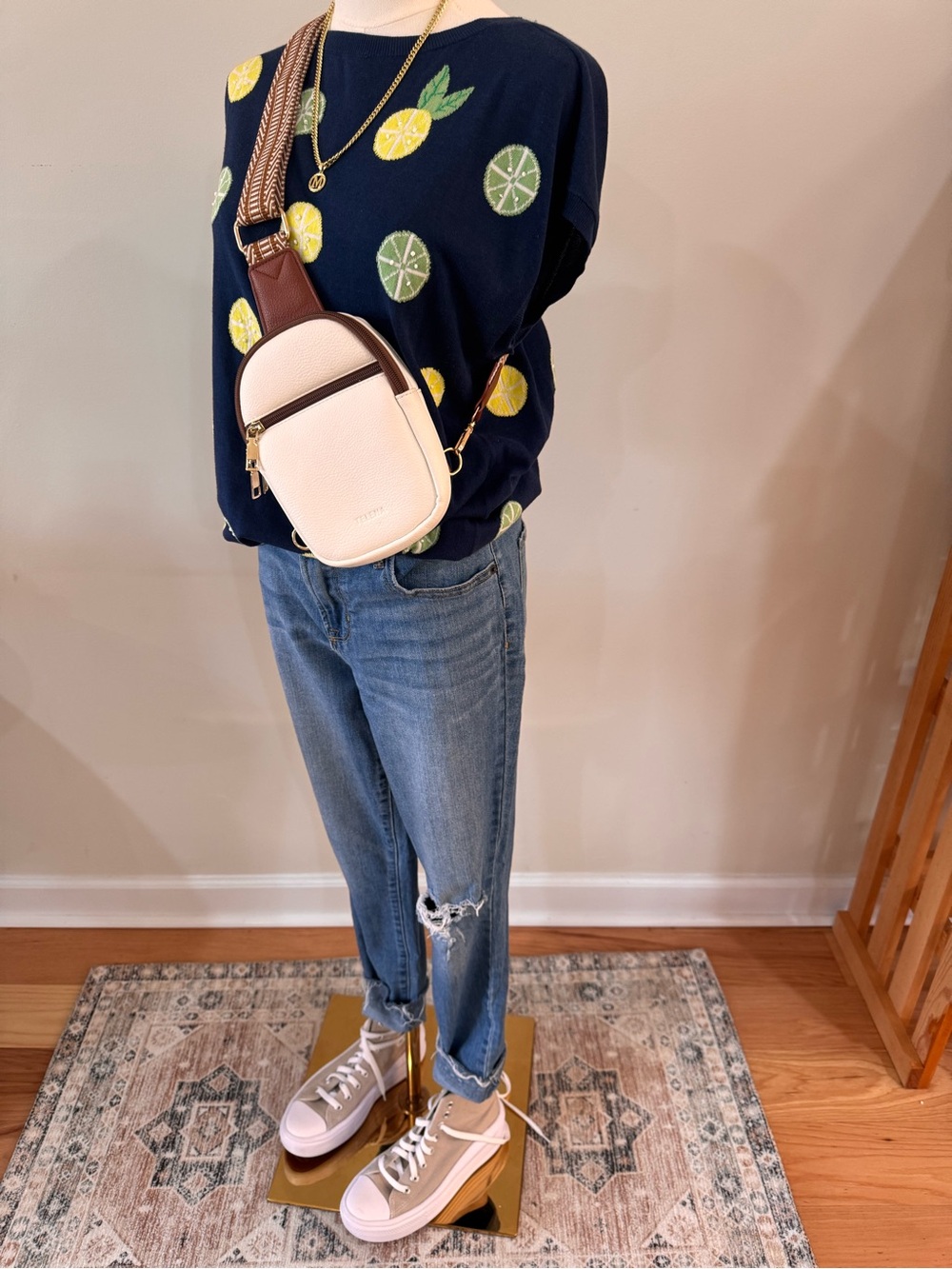 Old navy curvy distressed ankle jeans